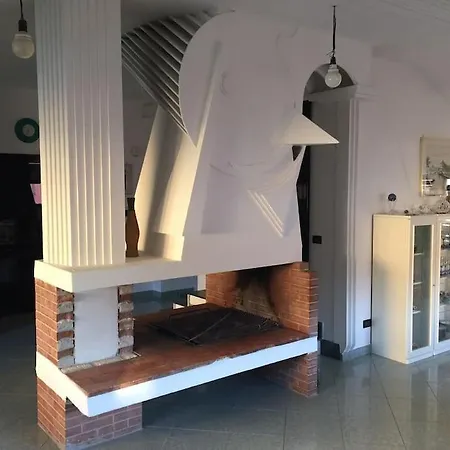 Splendida Mansarda Ad アパート